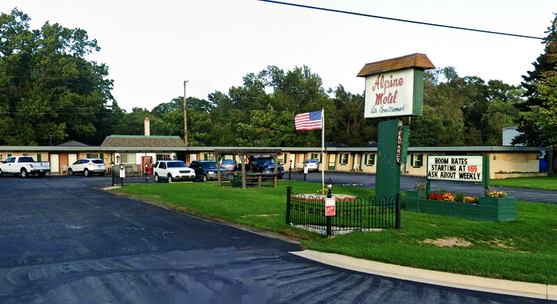 Alpine Motel (Longs Motel) - 2019 Street View (newer photo)